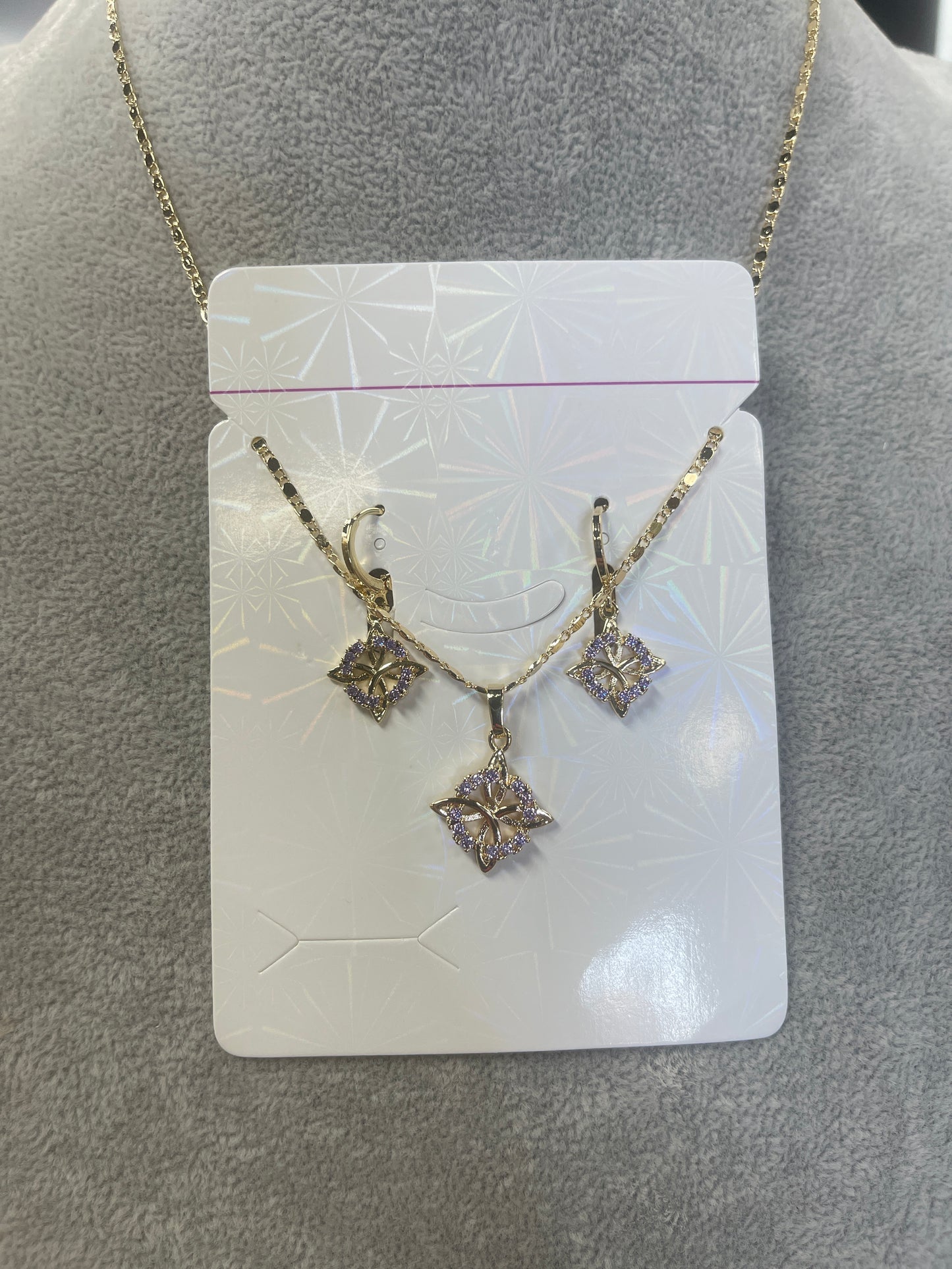 Set de Cadena y dije con Aretes Nudo de Bruja Oro laminado color Morado