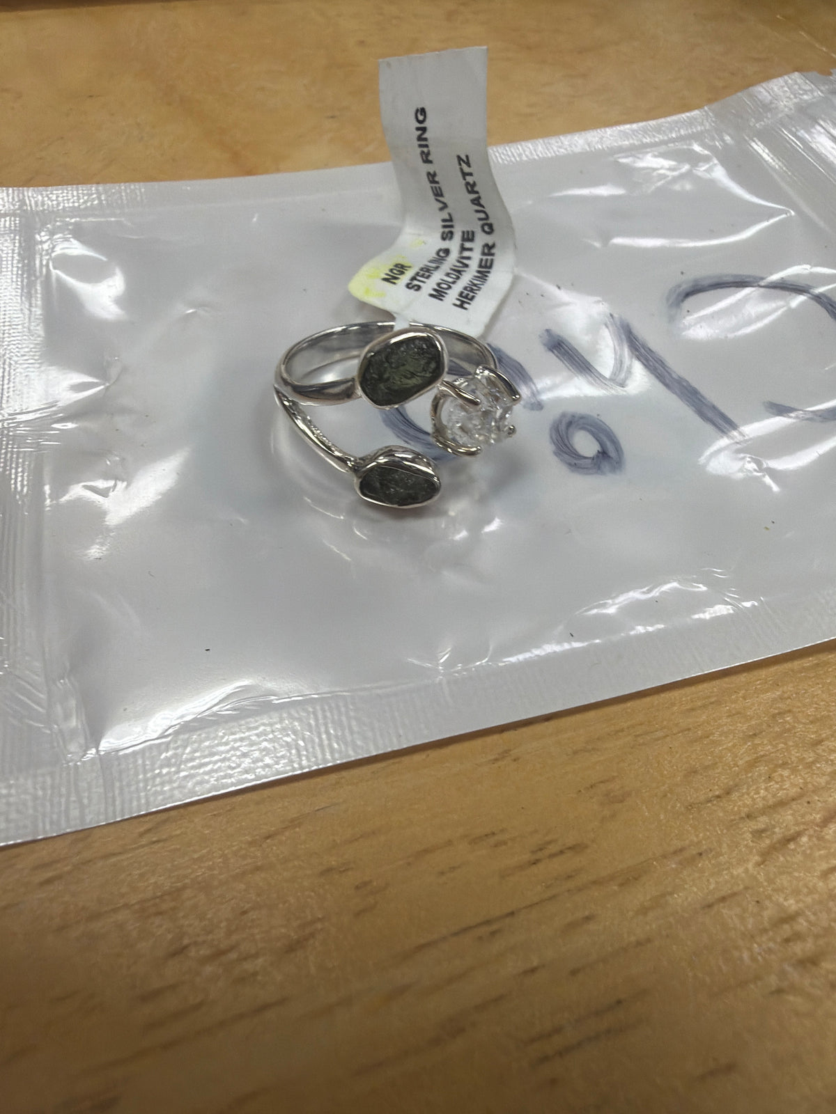 Anillo moldavita