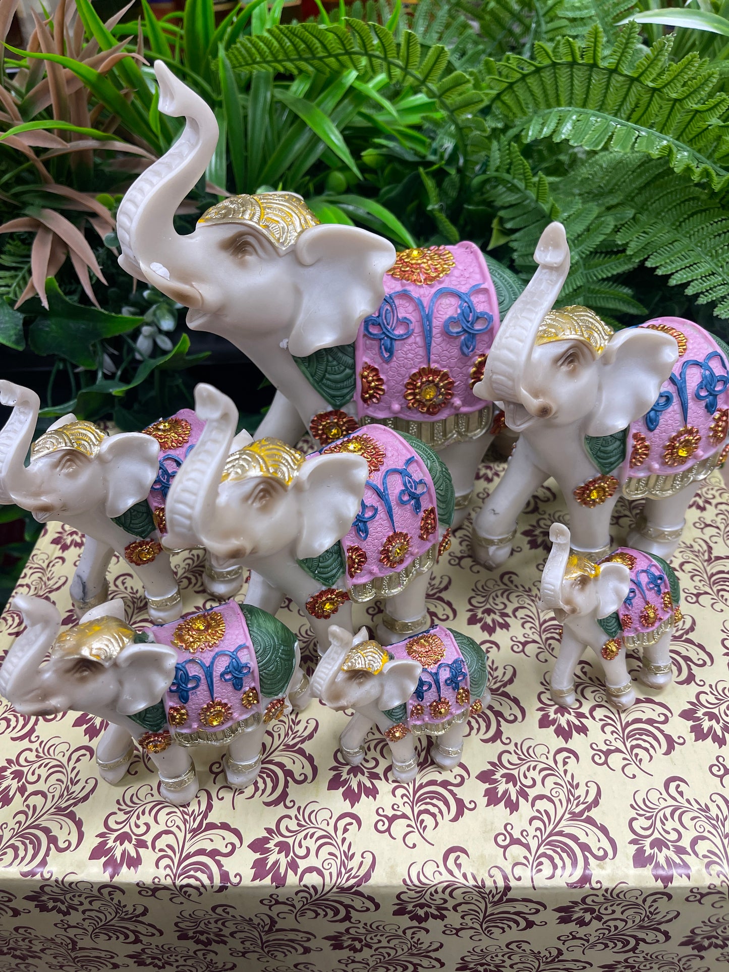 Elefante de la buena suerte Familia de 7 color blanco y rosa