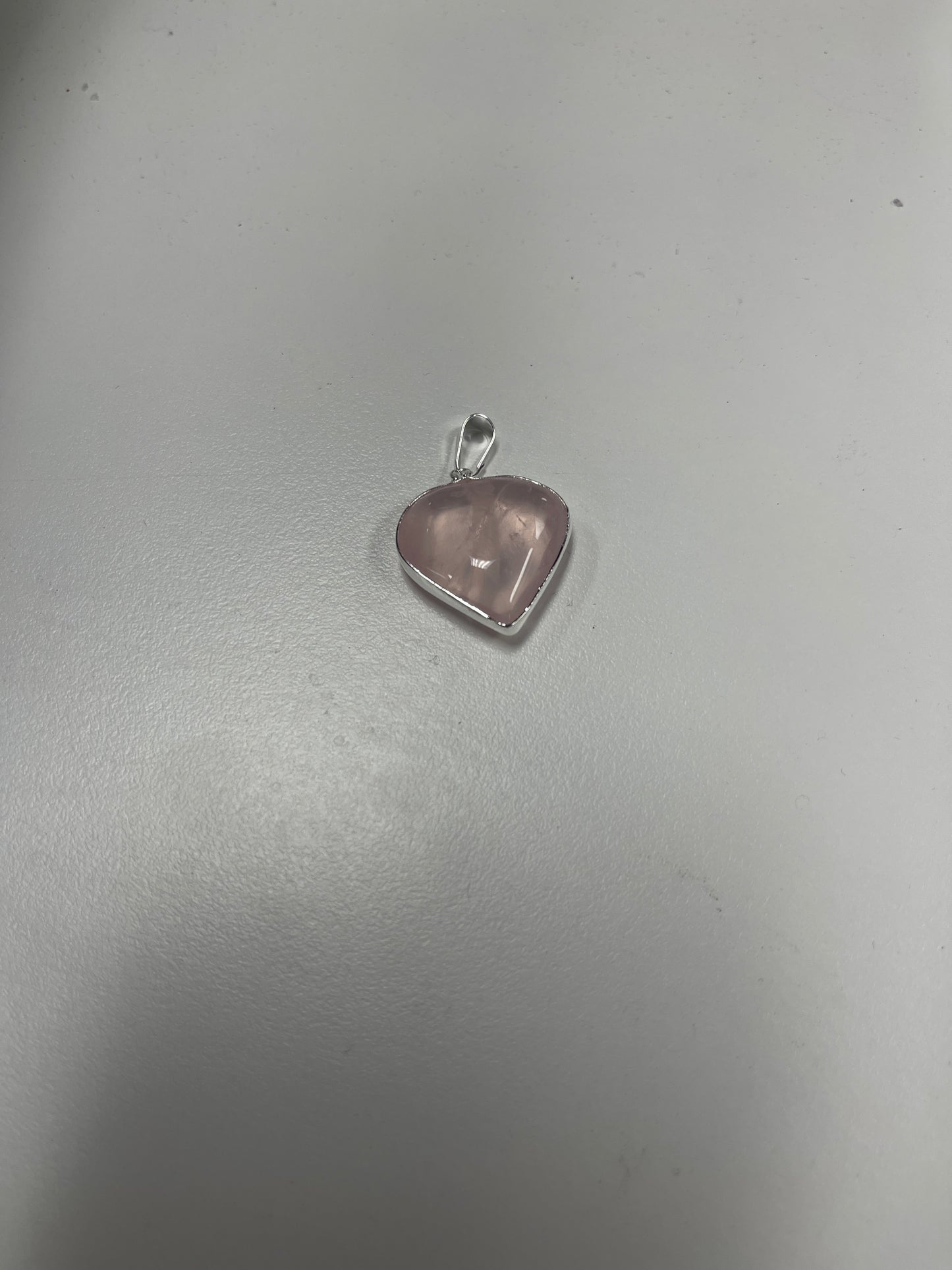 Dije corazón cuarzo rosa