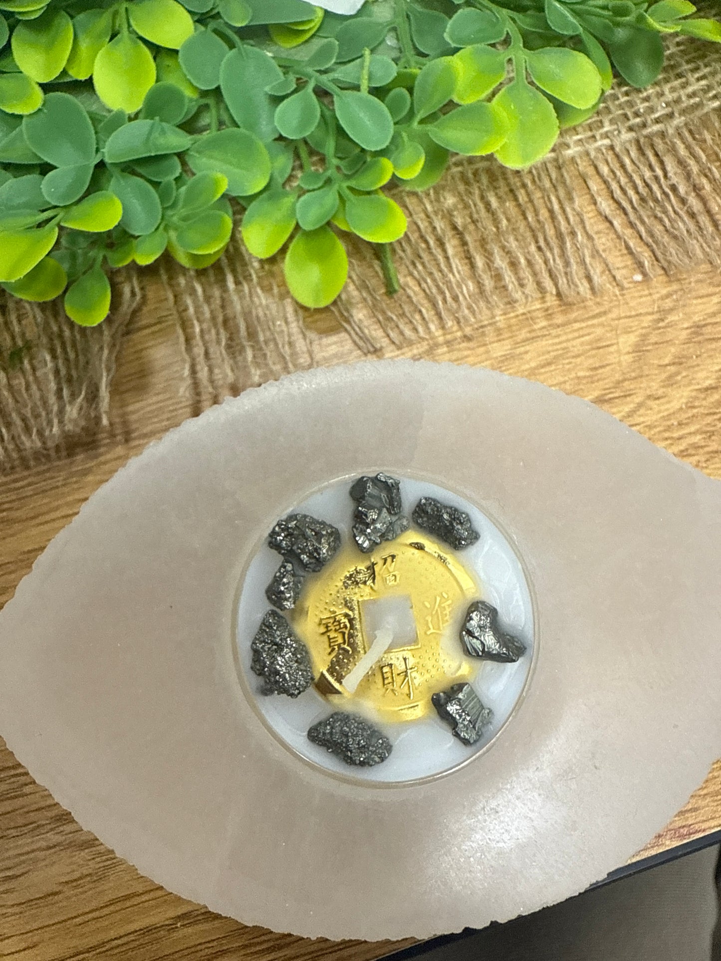Base de ojo de selenita con vela de pirita