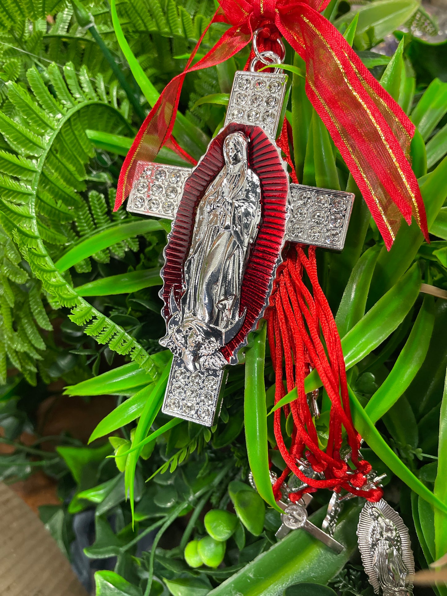 Bendiciones Virgen de Guadalupe Adiamantada Color Rojo y platiada
