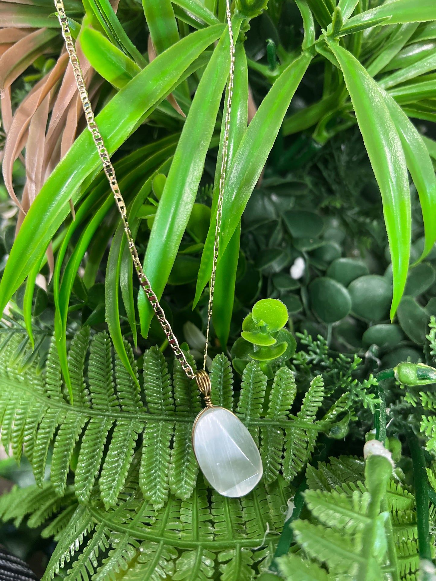 Dije oro laminado cuarzo ovalado Selenita