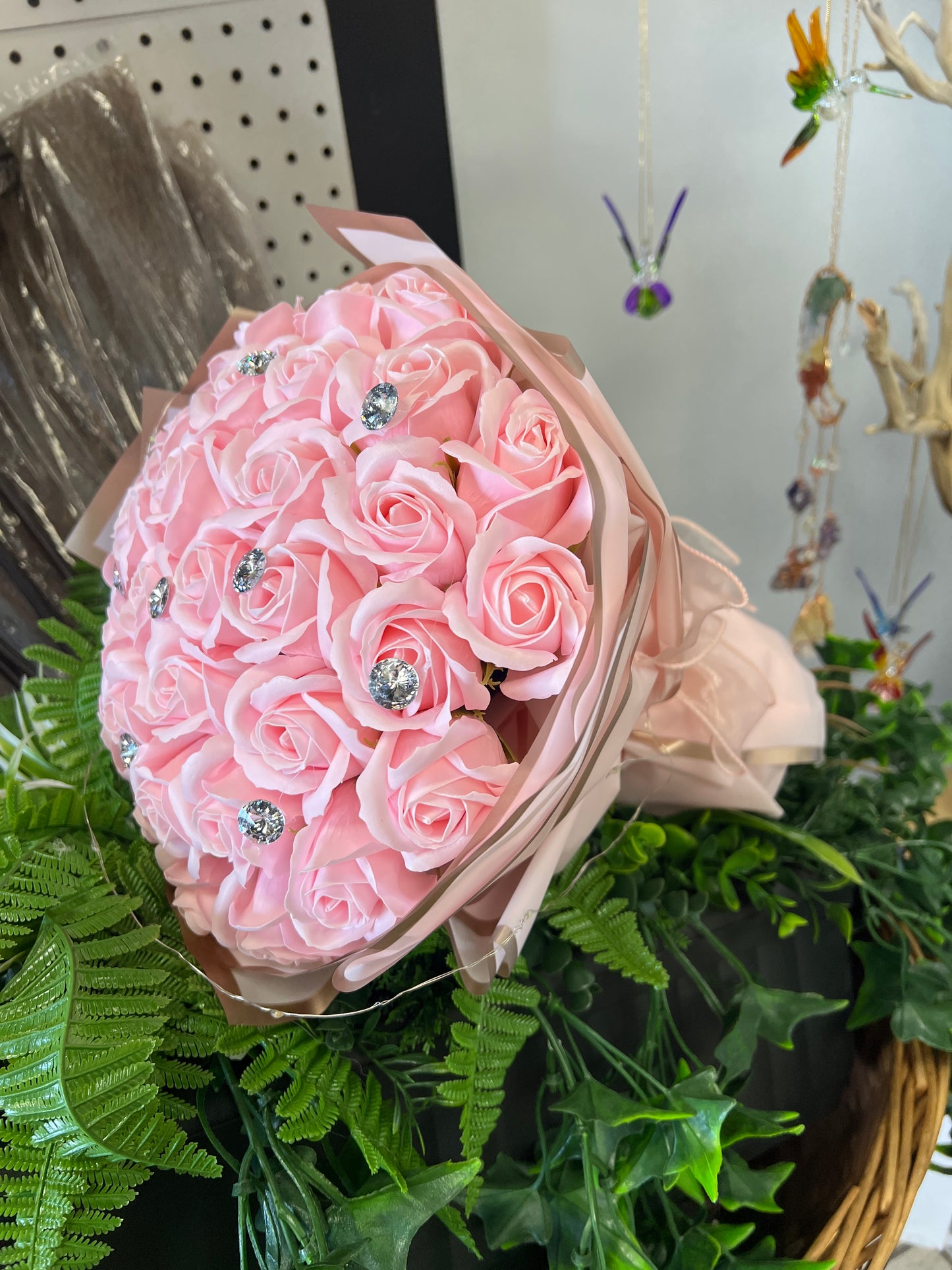Ramo de rosas y diamantes color Rosa con luz