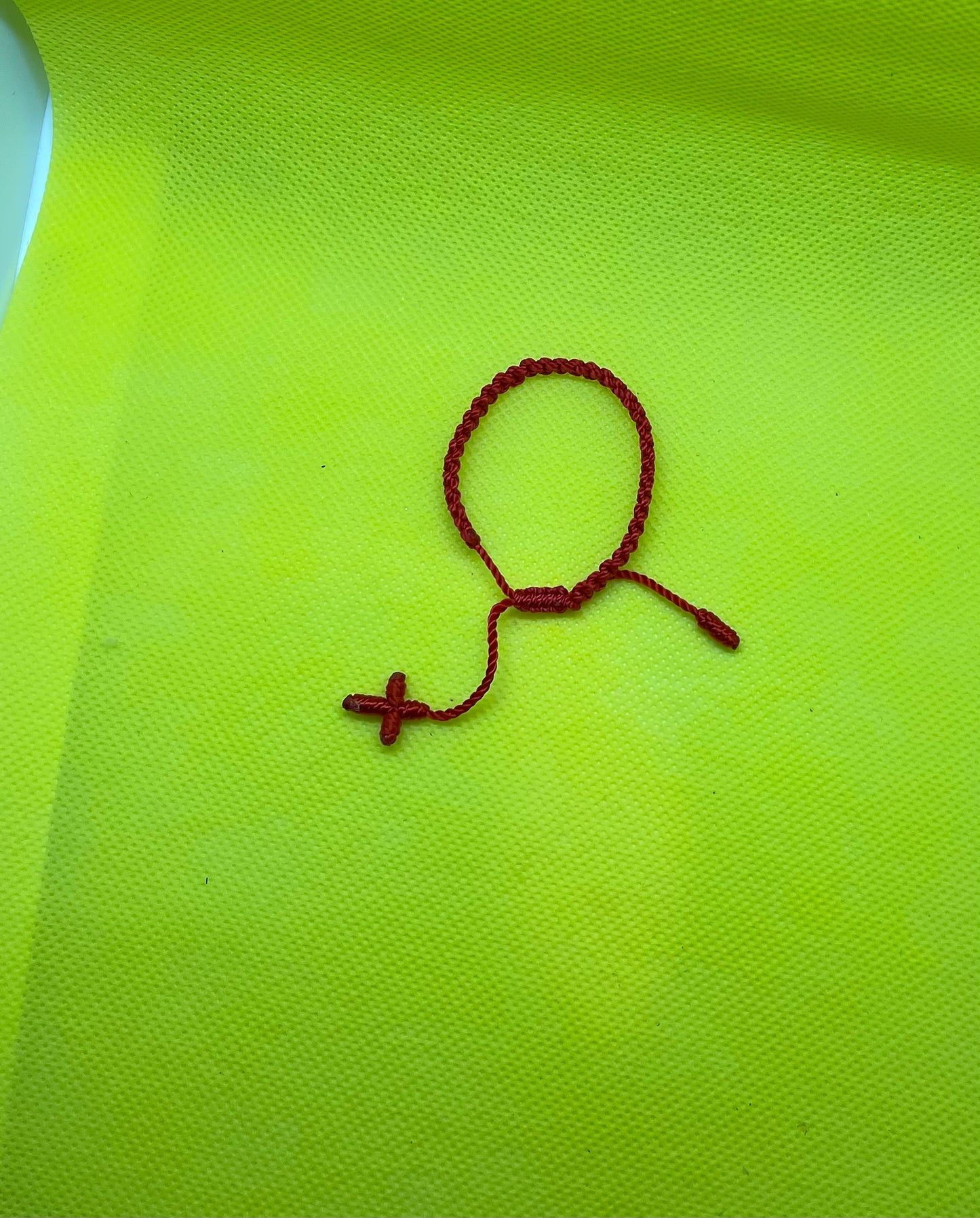 Pulcera hilo rojo infantil