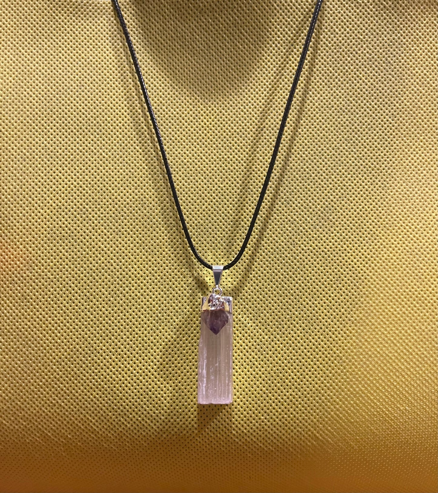 Dije de Selenita con Amatista