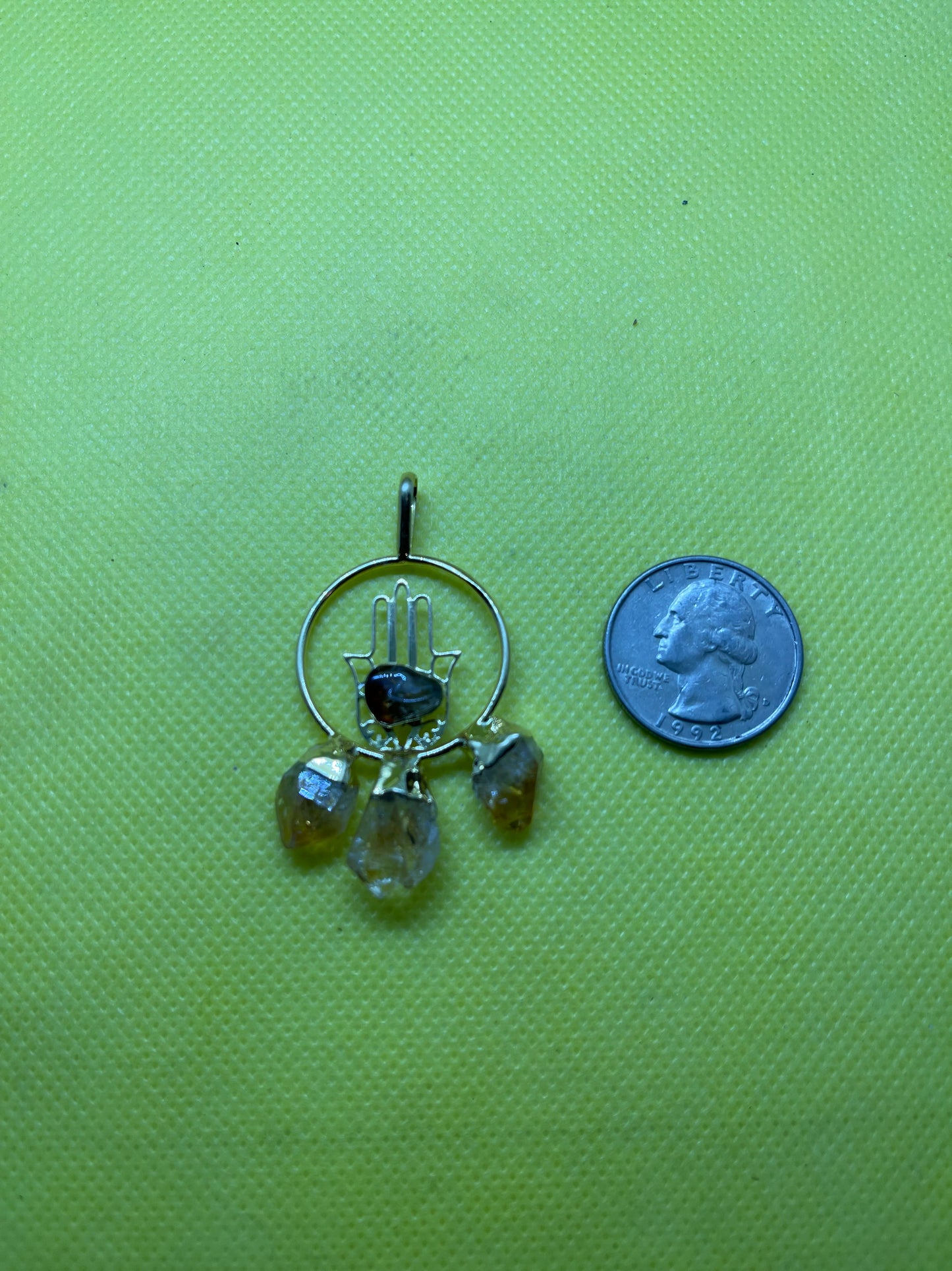 Dije de Mano de Fatima con Citrino