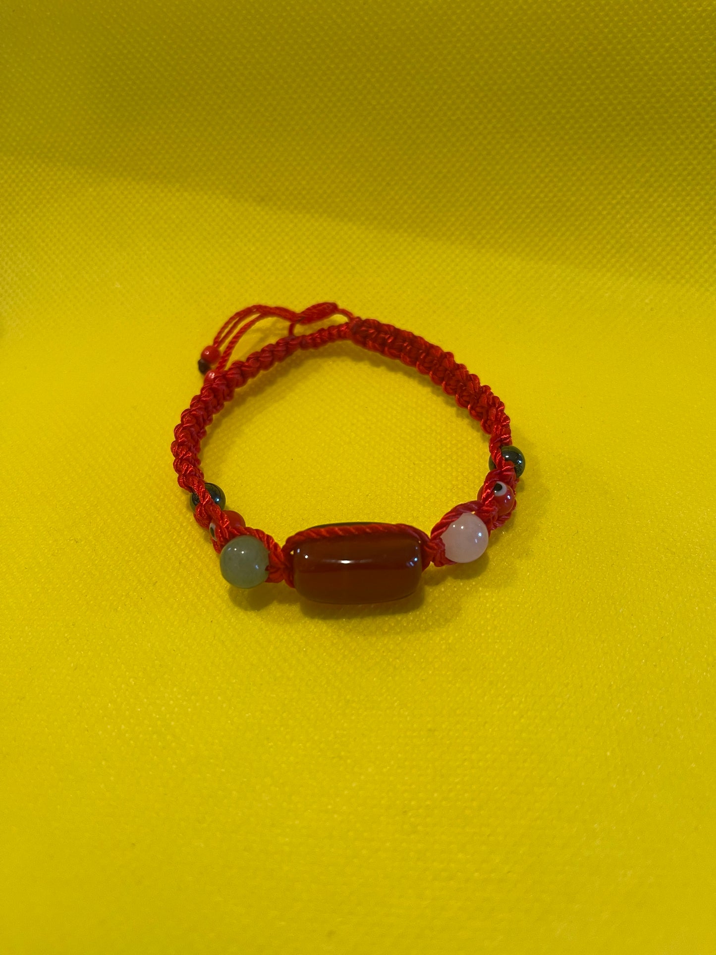 Pulsera 5 Protecciones Cornalina en hilo Rojo
