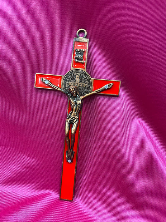 Crucifico color rojo