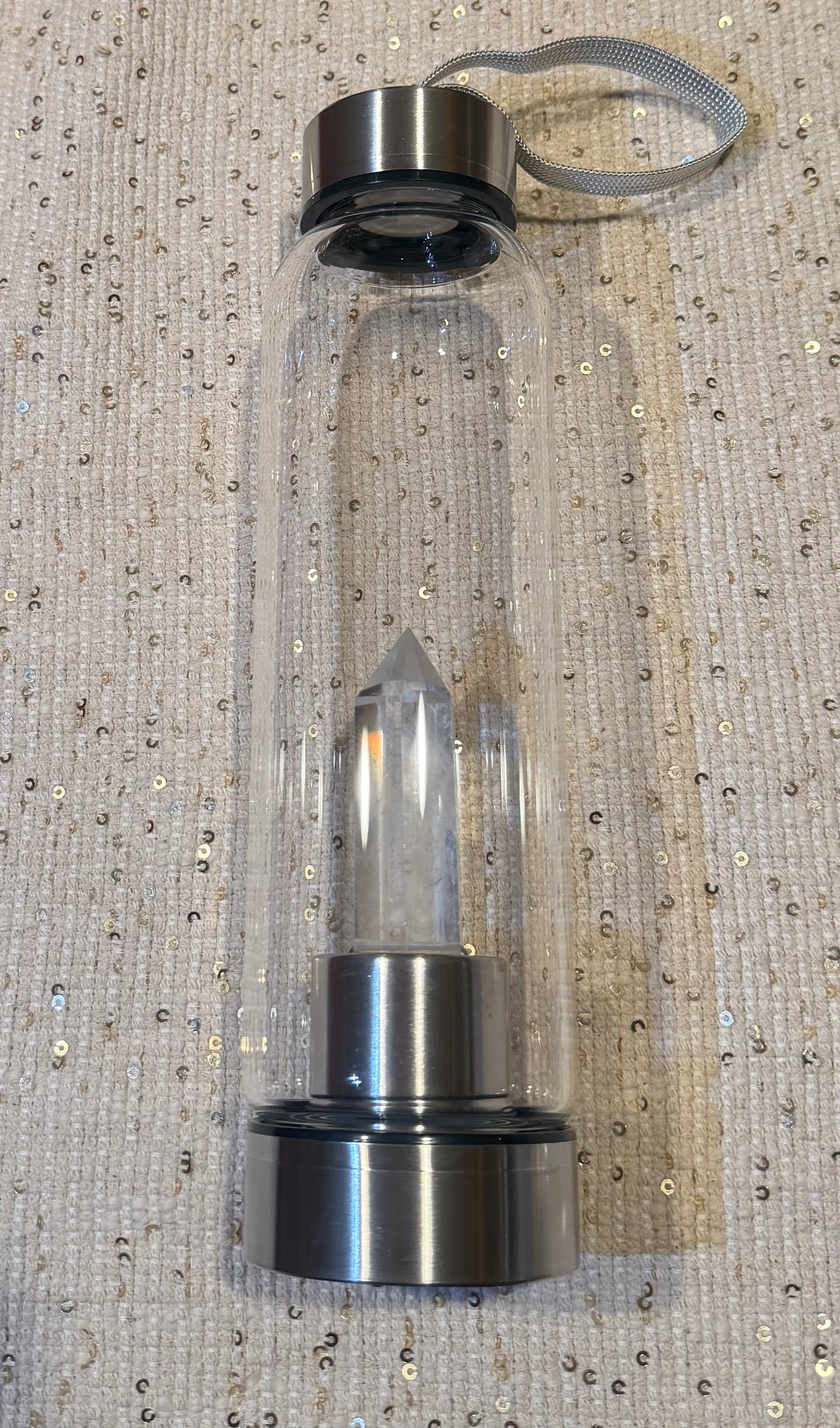 Botella de agua con cuarzo cristal