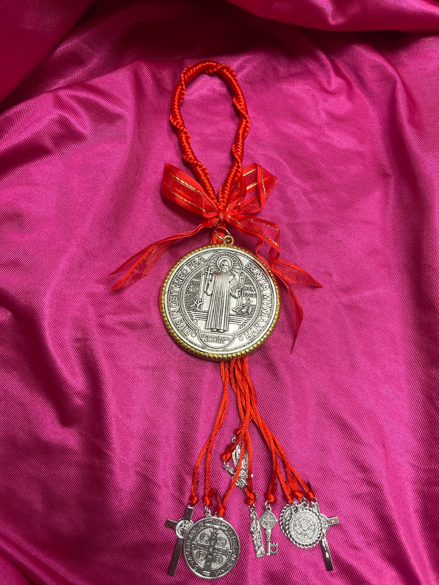 Medalla de San Benito Roja y Dorada