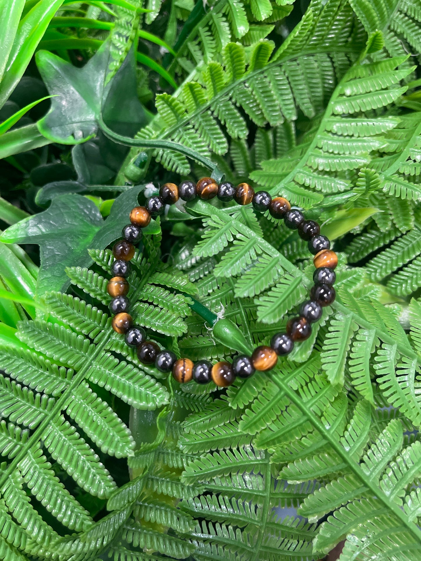 Pulsera con imán y Cuarzo Ojo de Tigre