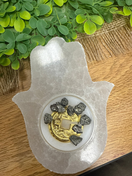 Base Mano de Fátima de selenita con vela de pirita